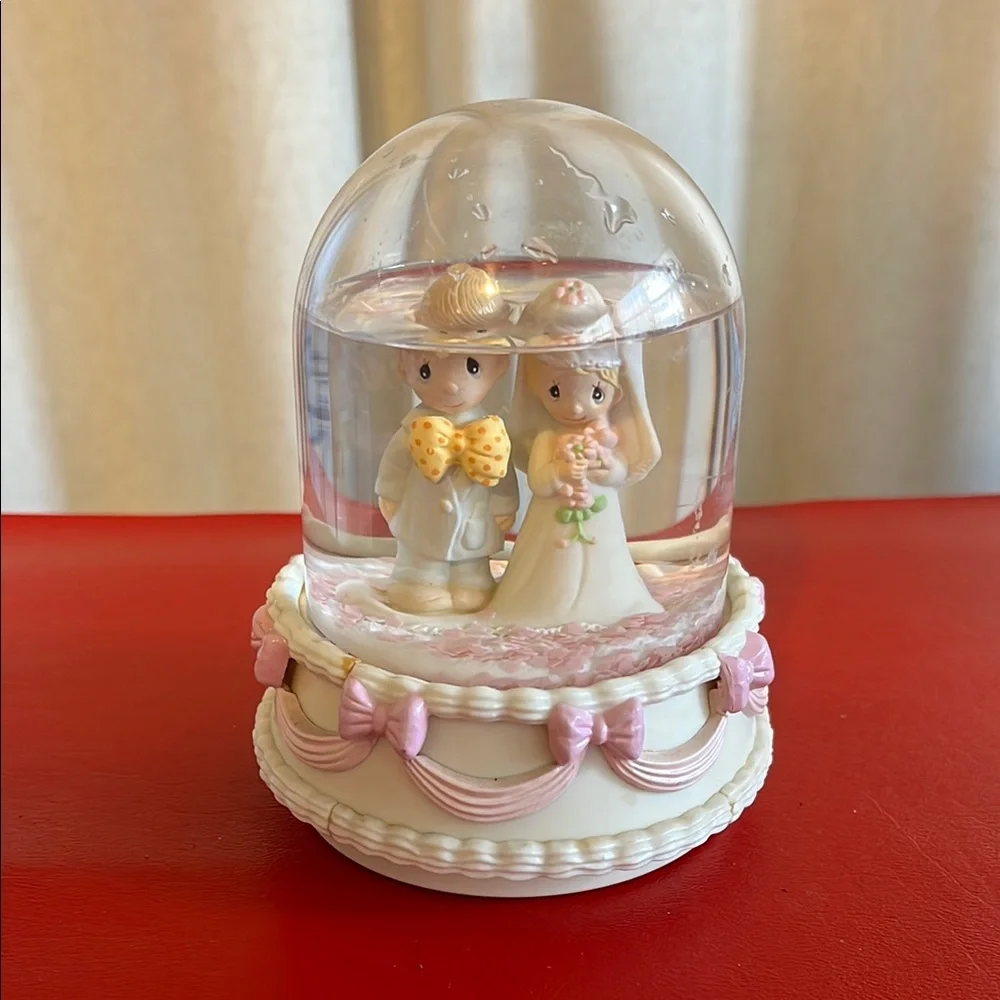 Vintage Precious Moments 1986 Enesco musical Bride and Groom 5” H